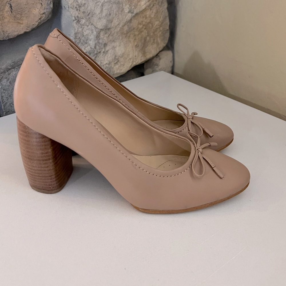 Clark’s Plus Cushion Grace Nina Pumps in Nude Leather Size 10